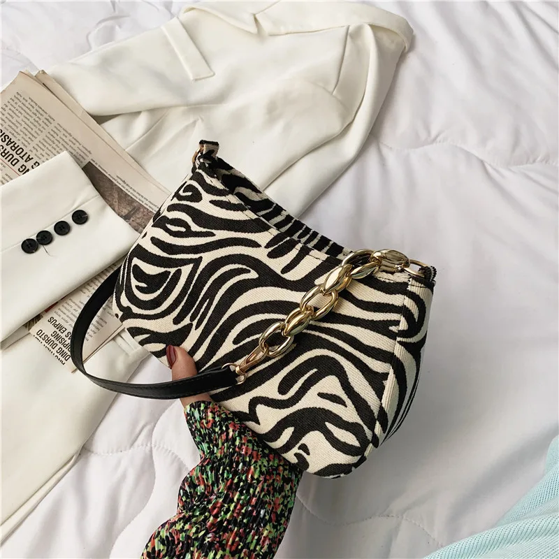 Spring and Summer Handbags Temperament Retro 2022 New Fashion Fashion Personality One-shoulder Hand-held Armpit Small Square Bag
Spring and Summer Handbags Temperament Retro 2022 New Fashion Fashion Personality One-shoulder Hand-held Armpit Small Square Bag