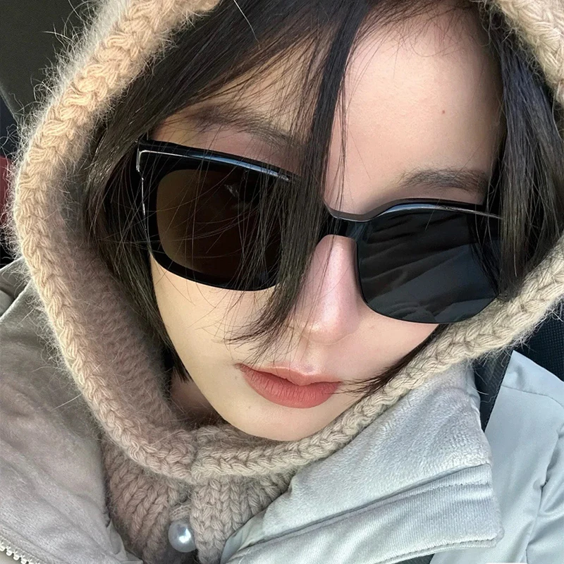 Yuumi PLOT Sunglasses For Women Mens Black Eyewear Cat eye MGlasses Spy Fashion Oversized Luxury Designer Brand Jennie
Yuumi PLOT Sunglasses For Women Mens Black Eyewear Cat eye MGlasses Spy Fashion Oversized Luxury Designer Brand Jennie