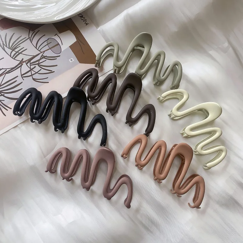 Korean Version of Women's Alloy Frosted Shark Clip Hair Clip Back of Head Grab Clip Hair Accessory
Korean Version of Women's Alloy Frosted Shark Clip Hair Clip Back of Head Grab Clip Hair Accessory