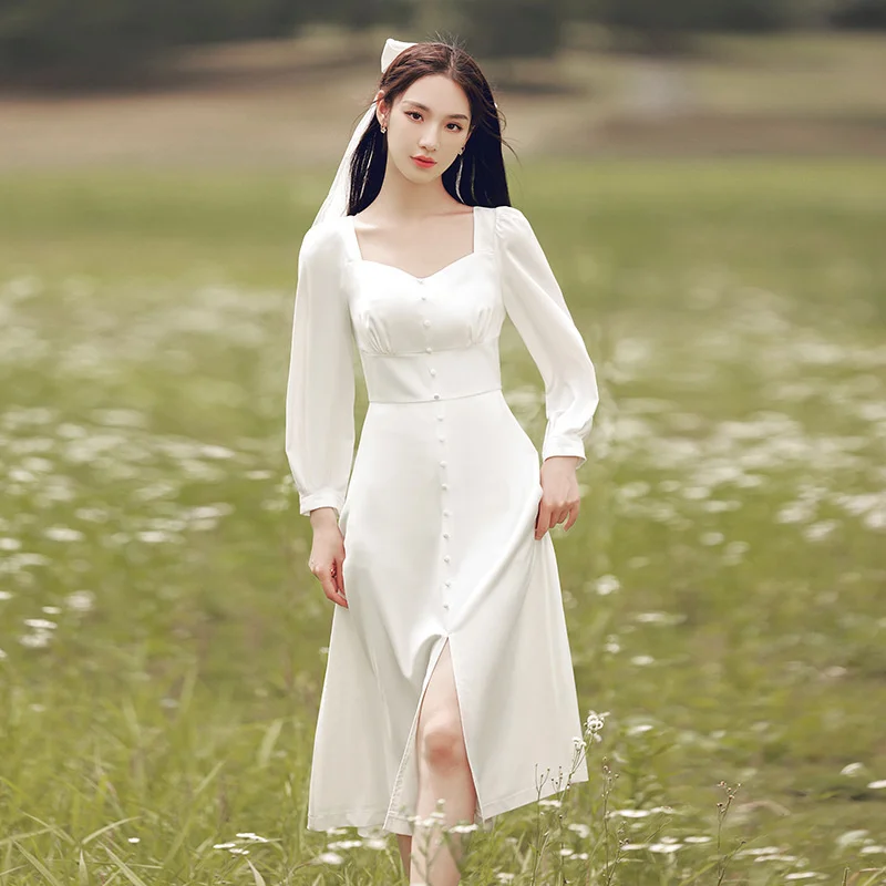 French light wedding dresses and little white dresses can generally be worn Thin satin dresses for engagement travel photography
French light wedding dresses and little white dresses can generally be worn Thin satin dresses for engagement travel photography