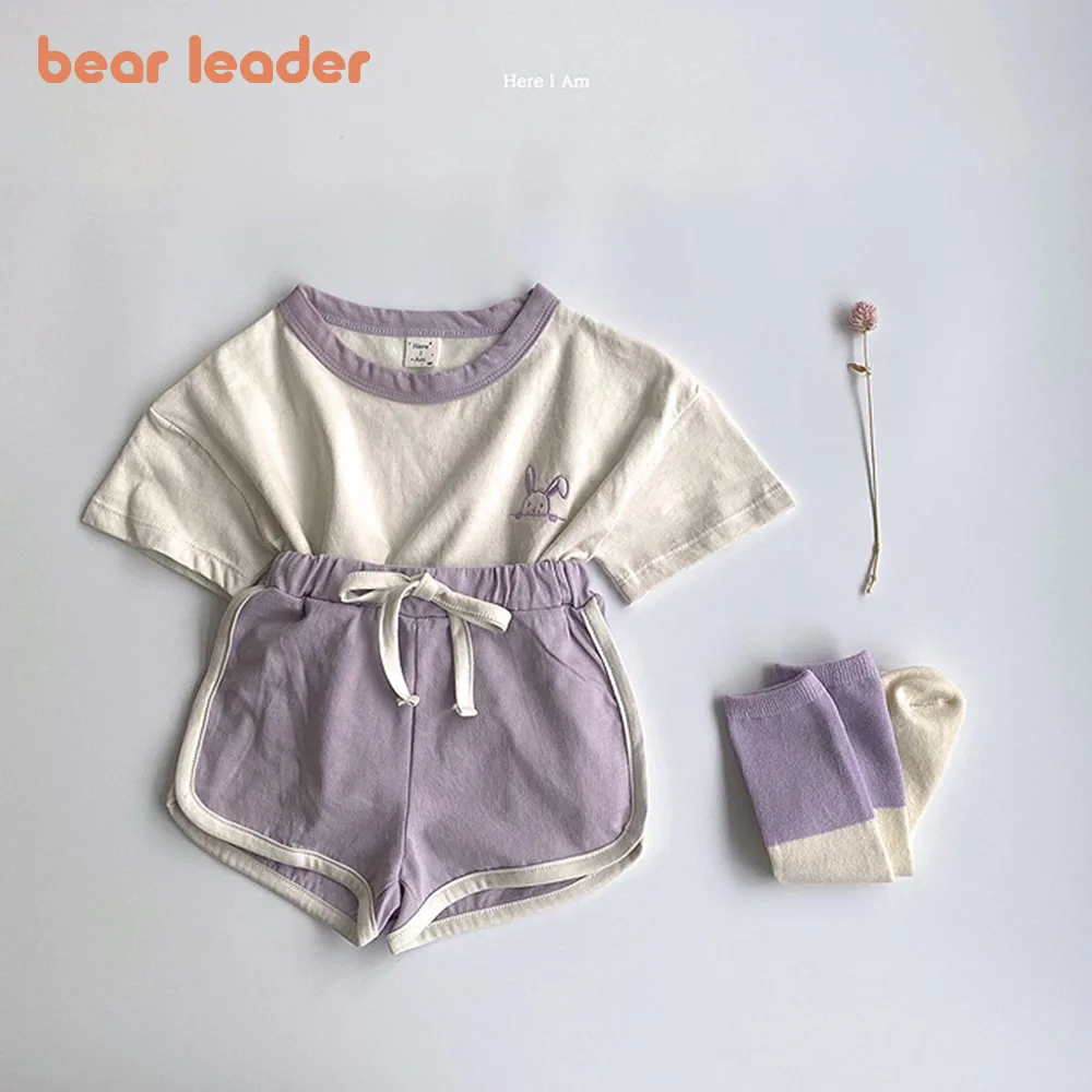 Bear Leader/Летний Детский костюм с шортами в Корейском стиле пуловер с кроликом для мальчиков и девочек комплекты с топом и шортами спортивный к...
Bear Leader/Летний Детский костюм с шортами в Корейском стиле пуловер с кроликом для мальчиков и девочек комплекты с топом и шортами спортивный к...