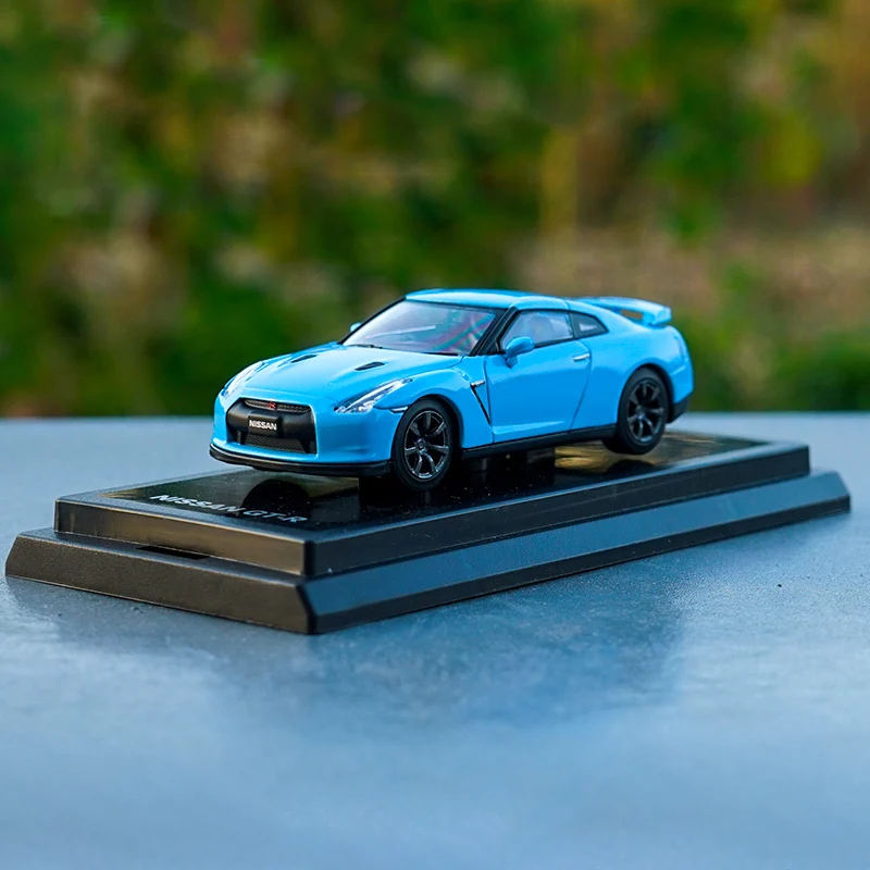 Модель литая автомобиля Nissan GTR, модель модели автомобилей из сплава, металлическая игрушка, подарок, коллекционный сувенир для взрослых и детей, масштаб 1:64
Модель литая автомобиля Nissan GTR, модель модели автомобилей из сплава, металлическая игрушка, подарок, коллекционный сувенир для взрослых и детей, масштаб 1:64
