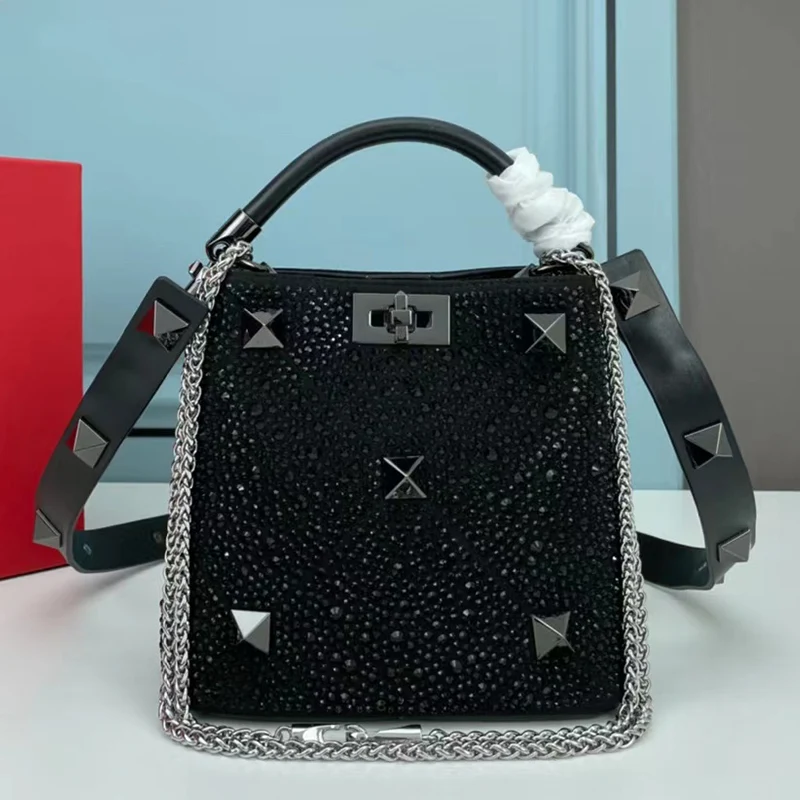 Vintage diamond pattern imitation crystal rivet bucket bag women's new handbag luxury multi-functional diagonal shoulder bag
Vintage diamond pattern imitation crystal rivet bucket bag women's new handbag luxury multi-functional diagonal shoulder bag