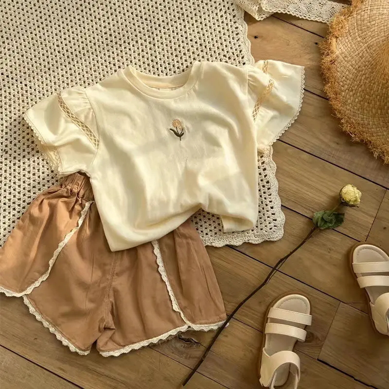 Baby Girl Clothes 2022 Summer New Girls' Solid Color Round Neck T-shirt Short Sleeve Top Lace Casual Shorts Two Piece Set
Baby Girl Clothes 2022 Summer New Girls' Solid Color Round Neck T-shirt Short Sleeve Top Lace Casual Shorts Two Piece Set