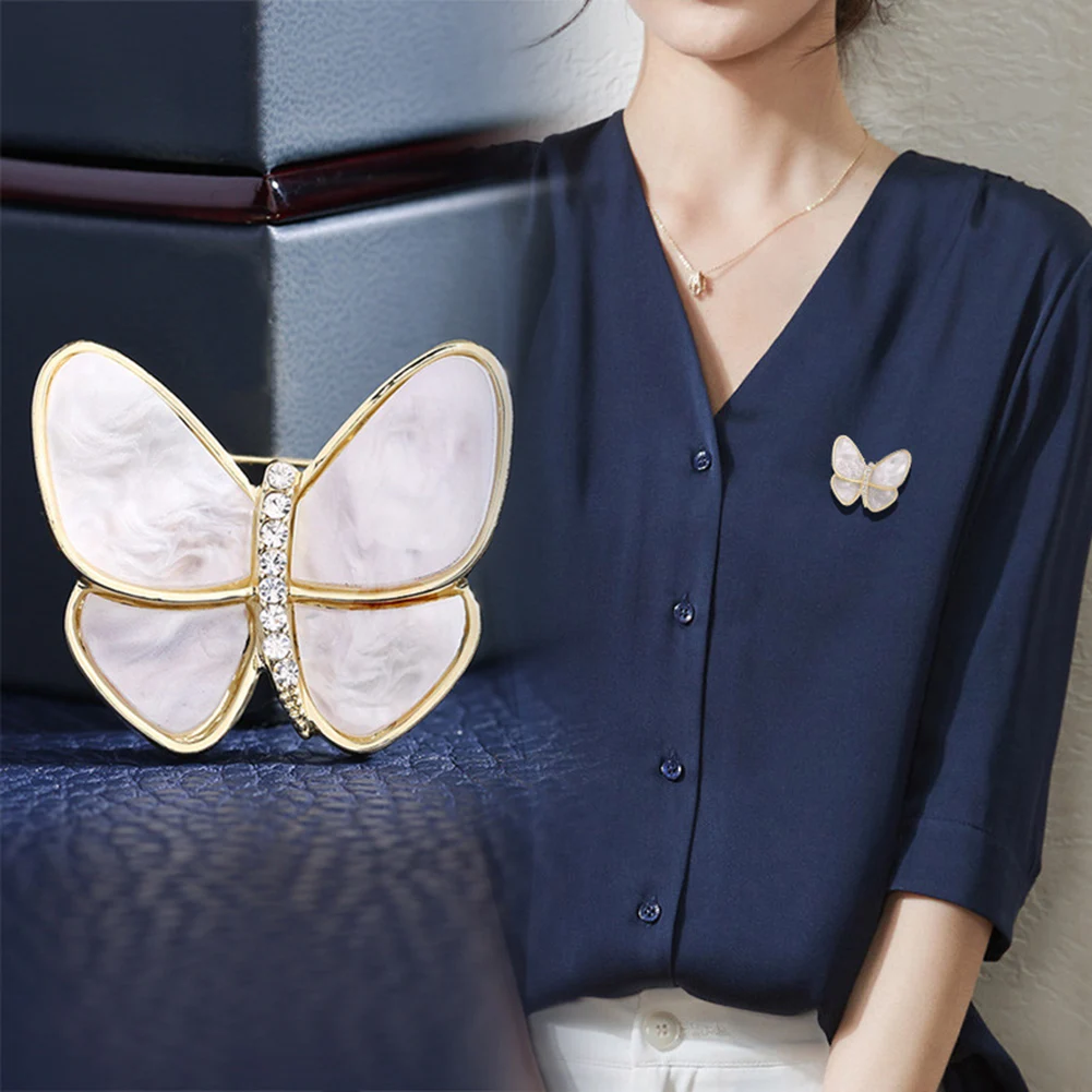 Elegant Shell Butterfly Brooch Exquisite Suit Rhinestone Brooches Accessories Suit Brooch Pins Ornaments 2022 New Jewelries Gift
Elegant Shell Butterfly Brooch Exquisite Suit Rhinestone Brooches Accessories Suit Brooch Pins Ornaments 2022 New Jewelries Gift