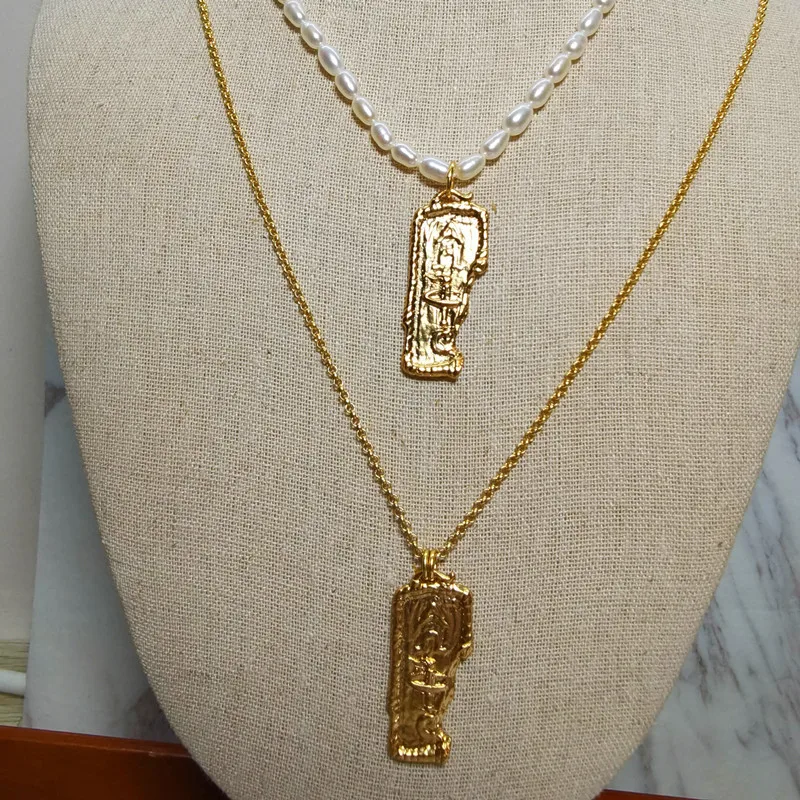 European and American minimalist brand Egyptian python token pendant natural pearl necklace long retro sweater chain
European and American minimalist brand Egyptian python token pendant natural pearl necklace long retro sweater chain