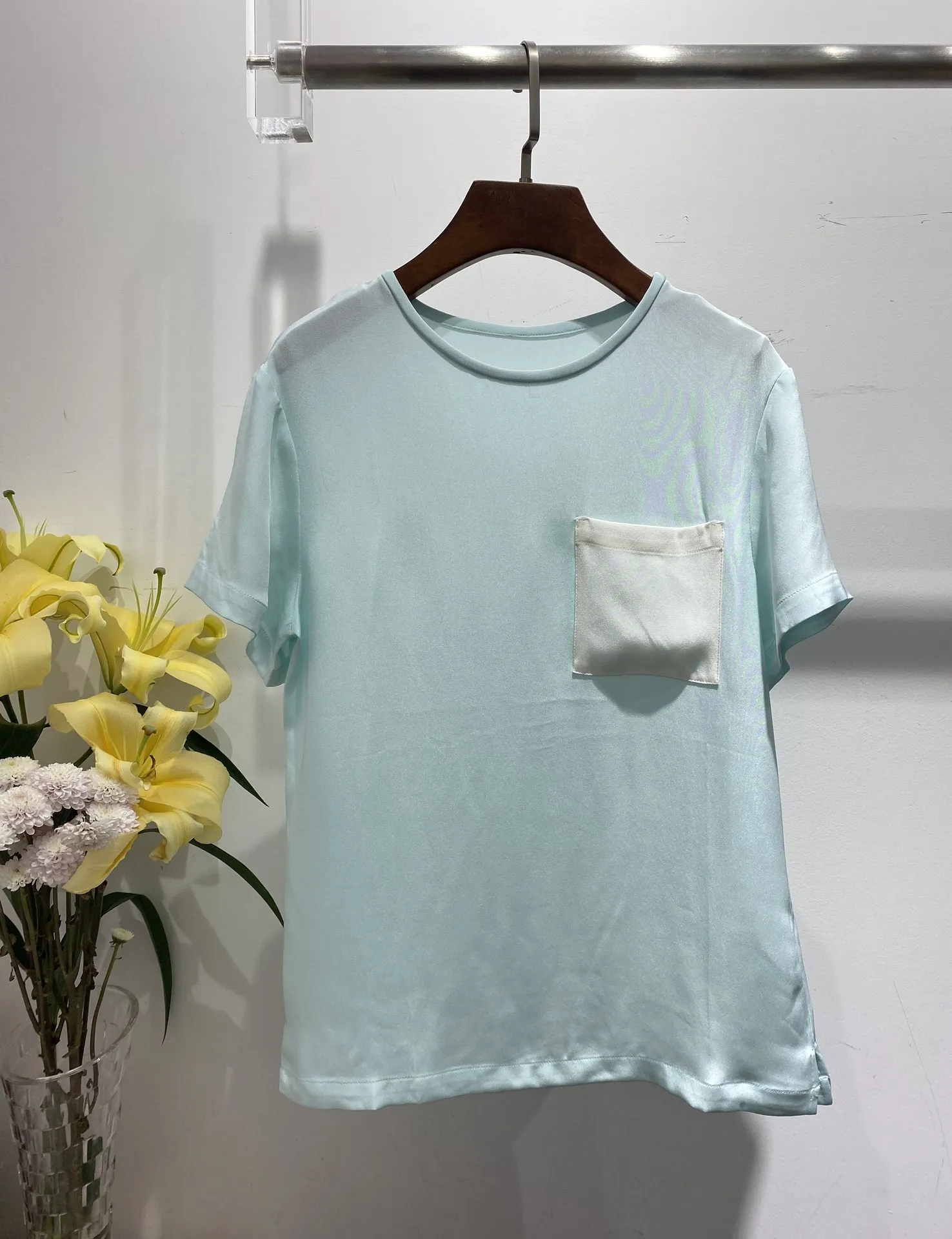 Top Female Clothing Women T-shirt One Piece Woman Clothes Fashion Woman Blouses 2022 Silk Pocket Short Sleeve T-shirt
Top Female Clothing Women T-shirt One Piece Woman Clothes Fashion Woman Blouses 2022 Silk Pocket Short Sleeve T-shirt