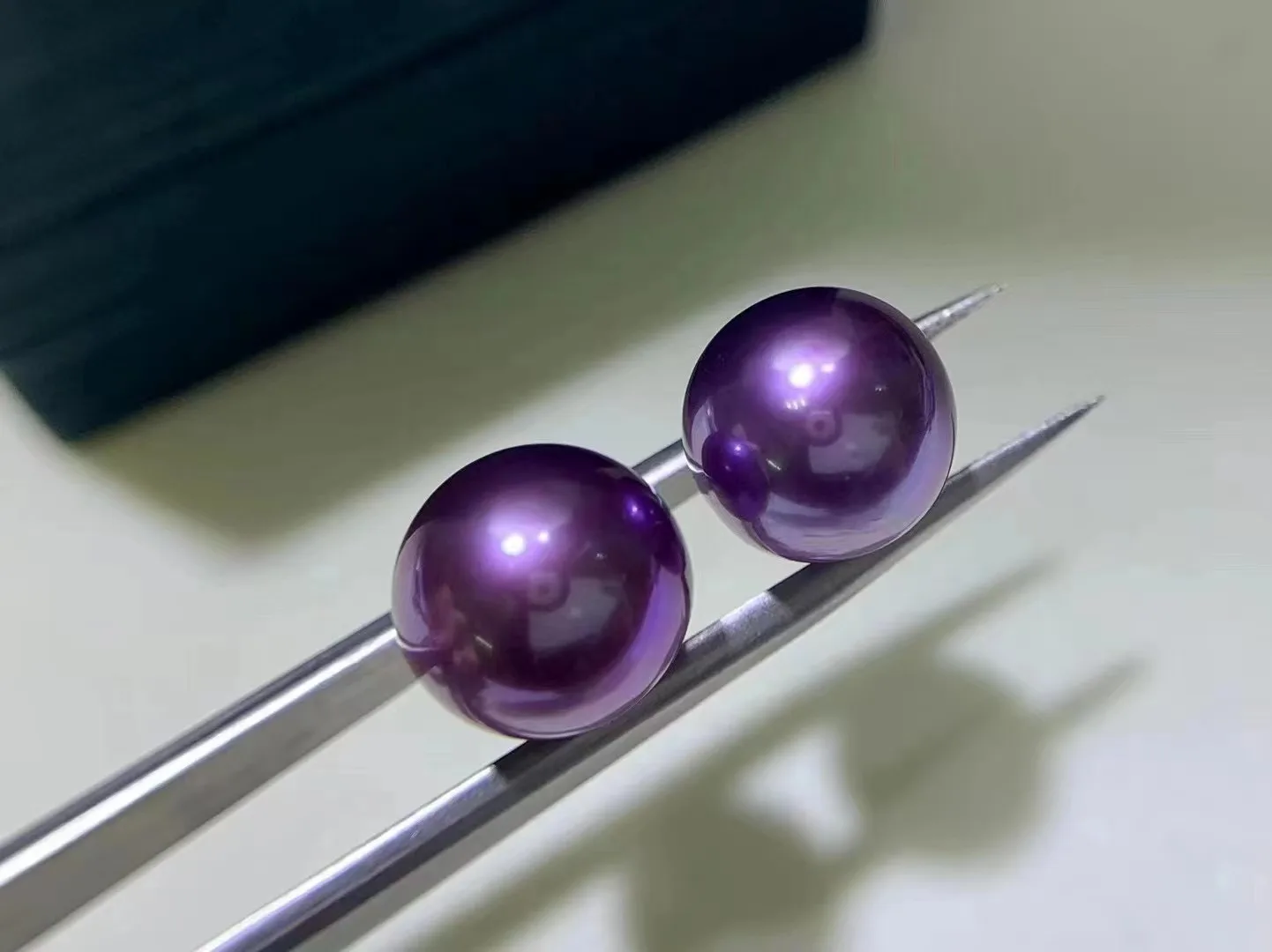 Huge pair of 12-13mm natural sea genuine purple lavender round good luste loose pearl
Huge pair of 12-13mm natural sea genuine purple lavender round good luste loose pearl