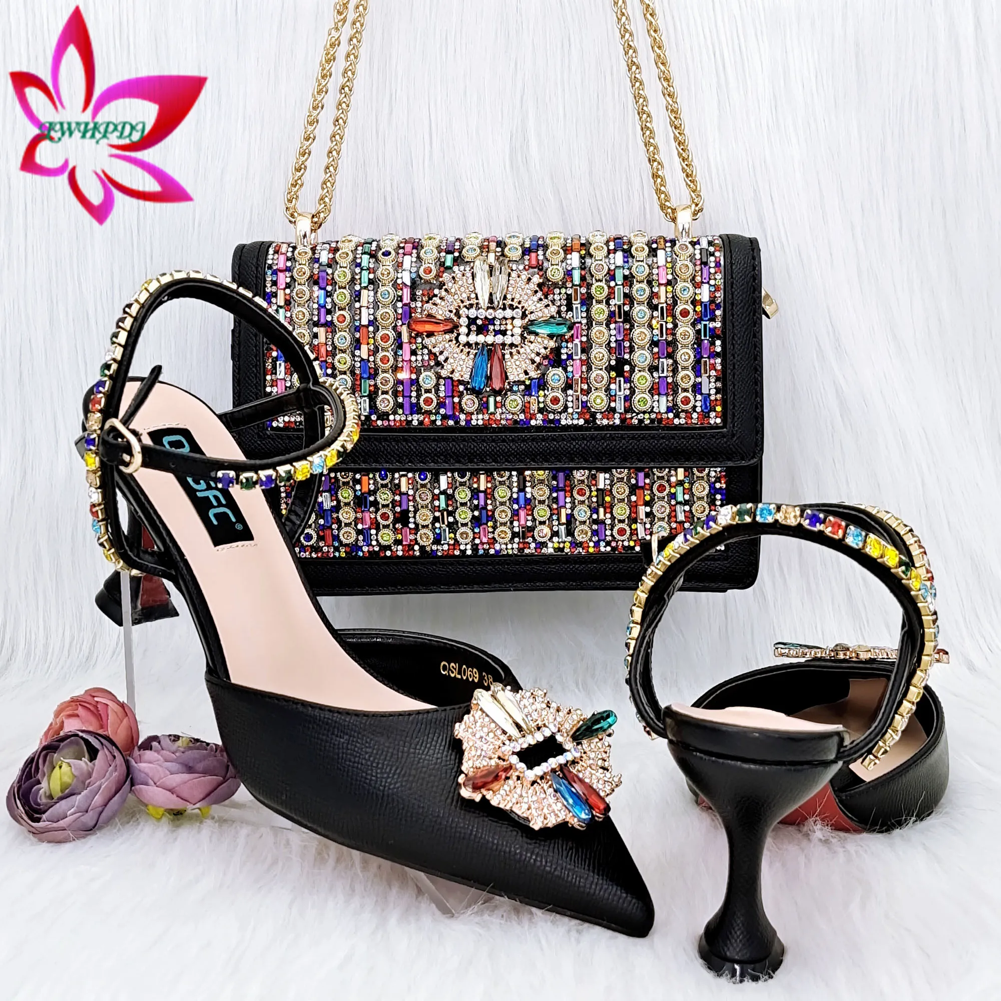 Женские туфли и сумка со стразами, набор из туфель и сумочки радужного цвета в классическом стиле, 2023
Женские туфли и сумка со стразами, набор из туфель и сумочки радужного цвета в классическом стиле, 2023
