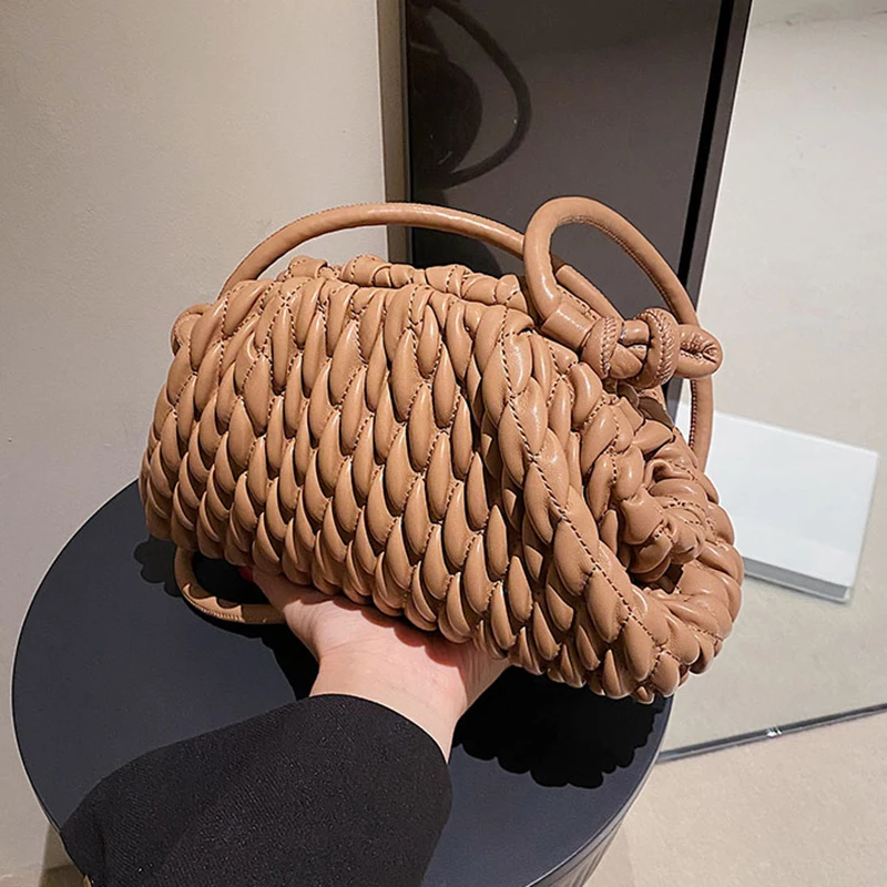 2023 Luxury Brand Shoulder Bag for Women Fashion Embroidered Thread Messenger Bag Cute Purse Crossbody Bag Designer Clutch Hobos
2023 Luxury Brand Shoulder Bag for Women Fashion Embroidered Thread Messenger Bag Cute Purse Crossbody Bag Designer Clutch Hobos