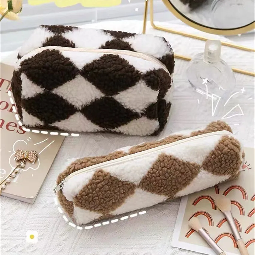Ins Checkerboard Lamb Pencil Case Large Capacity Women Lattice Makeup Bag Plaid Cosmetic Lipstick Organizer Pouch Stationery
Ins Checkerboard Lamb Pencil Case Large Capacity Women Lattice Makeup Bag Plaid Cosmetic Lipstick Organizer Pouch Stationery