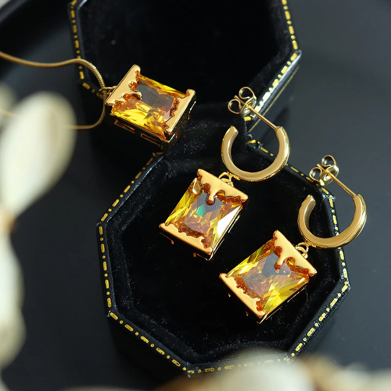 Vintage Titanium Steel Snake Chain Yellow Zircon Drop Earrings Necklace For Women Fashion Commuting Temperament Jewelry Set
Vintage Titanium Steel Snake Chain Yellow Zircon Drop Earrings Necklace For Women Fashion Commuting Temperament Jewelry Set