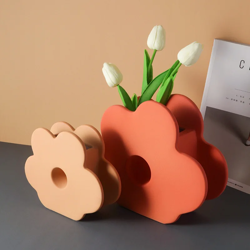 European Style Ceramics Flower Nordic Vase Desktop Home Porcelain Ornaments Living Room Dining Table Porch Fashion Decoration
European Style Ceramics Flower Nordic Vase Desktop Home Porcelain Ornaments Living Room Dining Table Porch Fashion Decoration