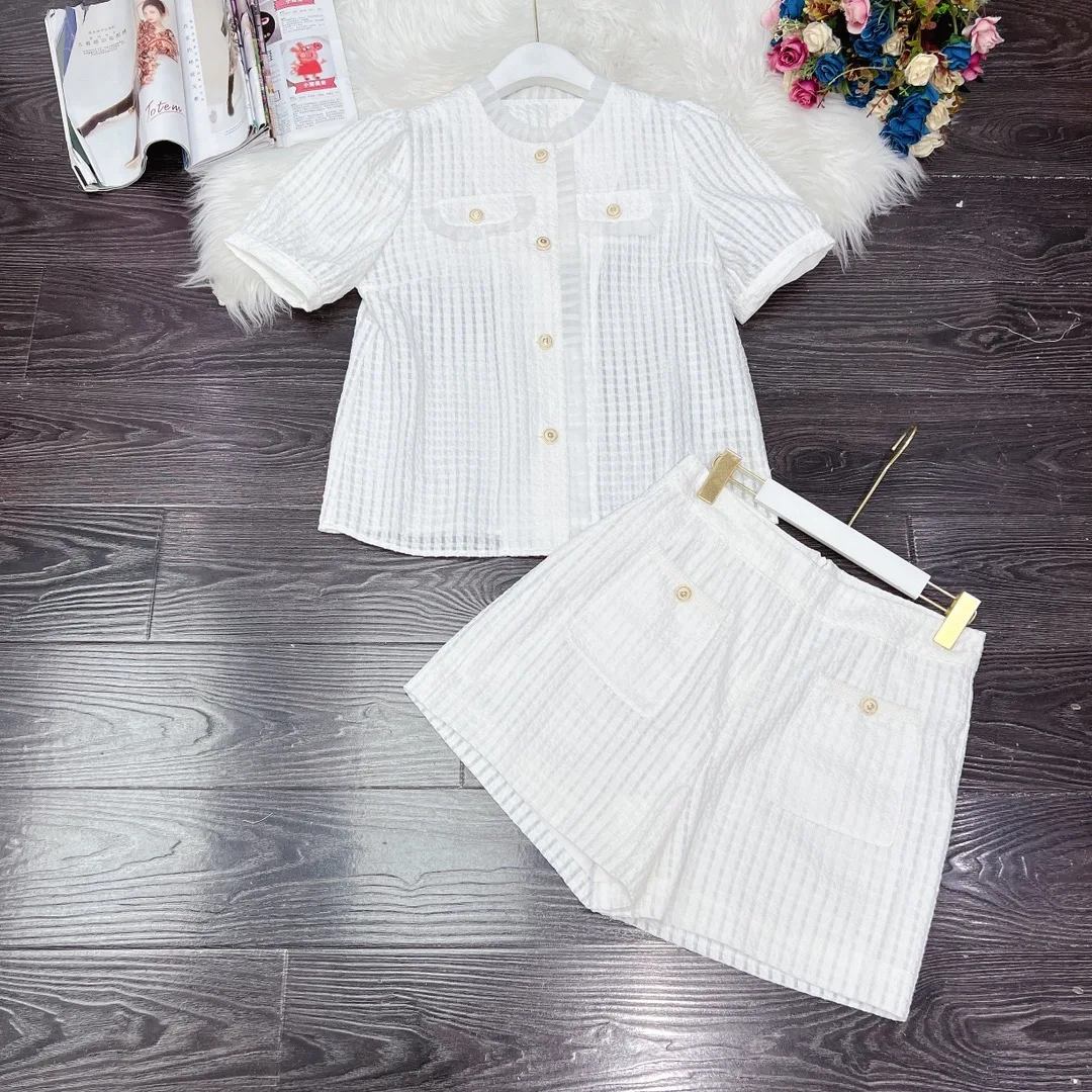 2022 new women fashion suit lace short-sleeved top + high-waist temperament shorts two-piece set 0622
2022 new women fashion suit lace short-sleeved top + high-waist temperament shorts two-piece set 0622