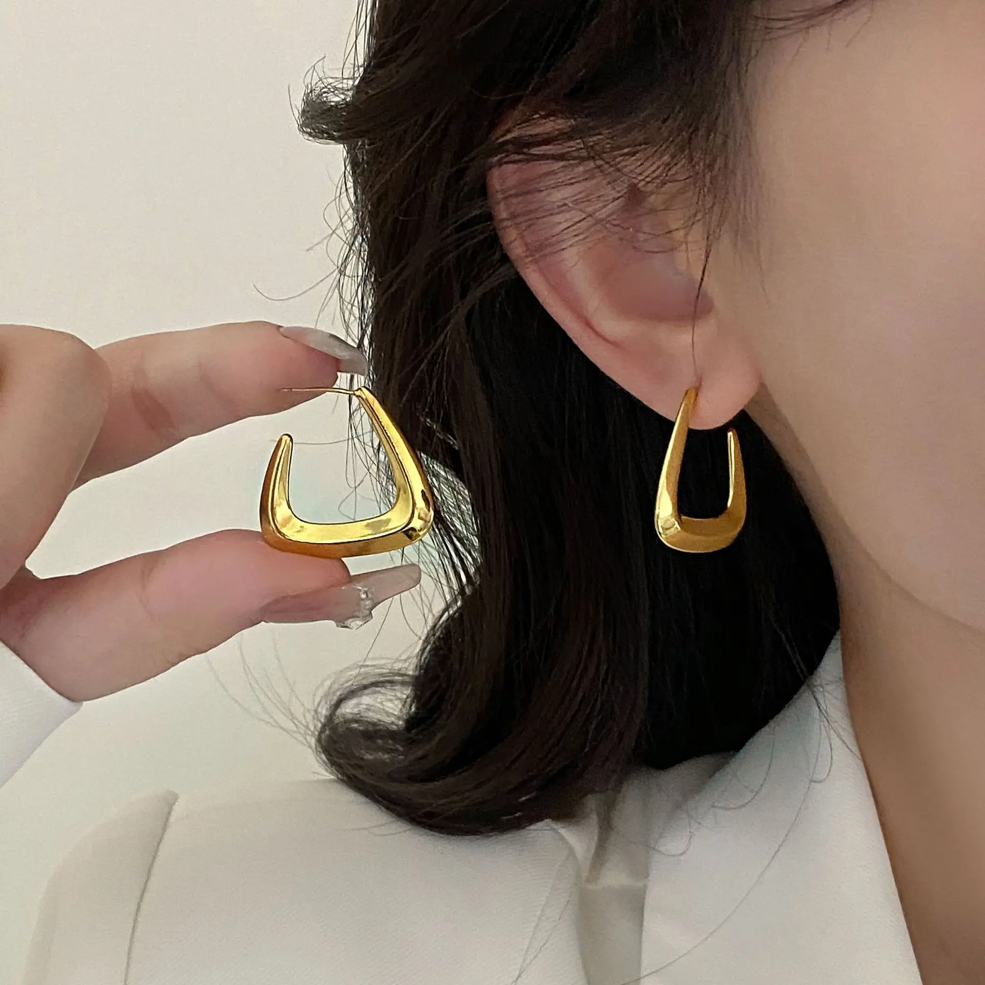 Simple Geometric Square Earrings for Female Elegant Gold Plated Earrings 2023 New Popular Retro Earrings
Simple Geometric Square Earrings for Female Elegant Gold Plated Earrings 2023 New Popular Retro Earrings