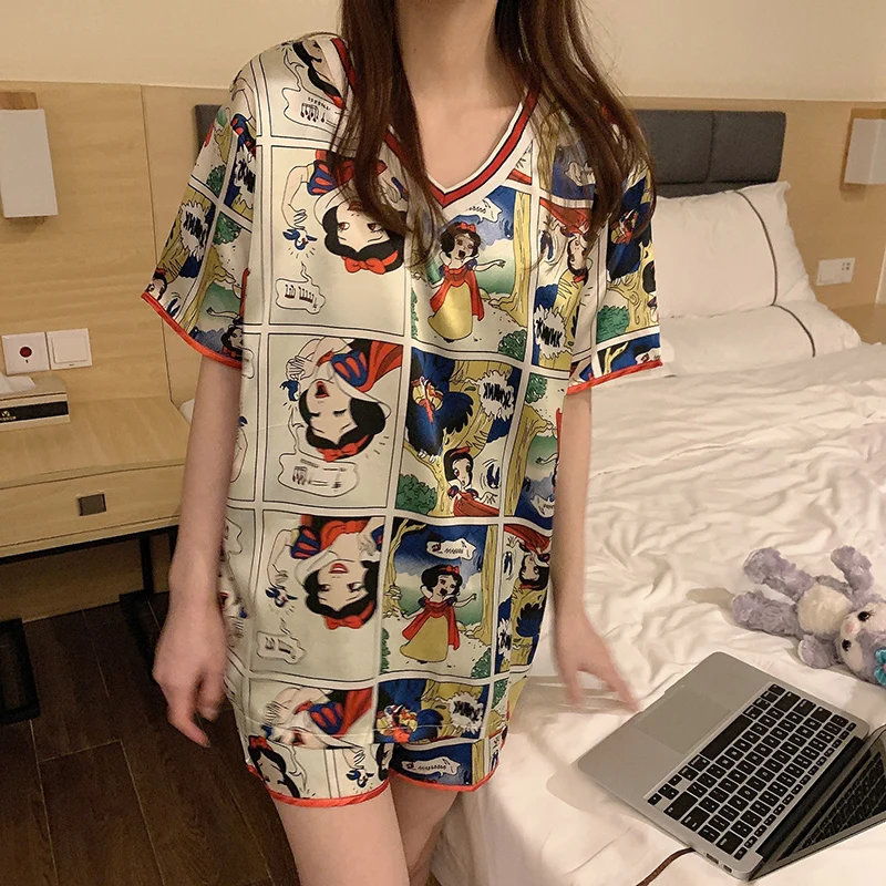 Hot sale 2022 new ladies high-end silk pajamas set summer soft and comfortable short-sleeved casual two-piece home wear
Hot sale 2022 new ladies high-end silk pajamas set summer soft and comfortable short-sleeved casual two-piece home wear