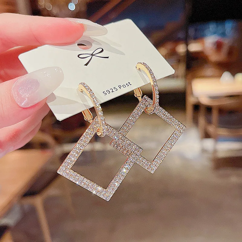 2021 New Trendy Geometric Drop Earrings For Women Fashion Gold Color Rhinestone Pendant Drop Earring Girls Wedding Jewelry Gifts
2021 New Trendy Geometric Drop Earrings For Women Fashion Gold Color Rhinestone Pendant Drop Earring Girls Wedding Jewelry Gifts