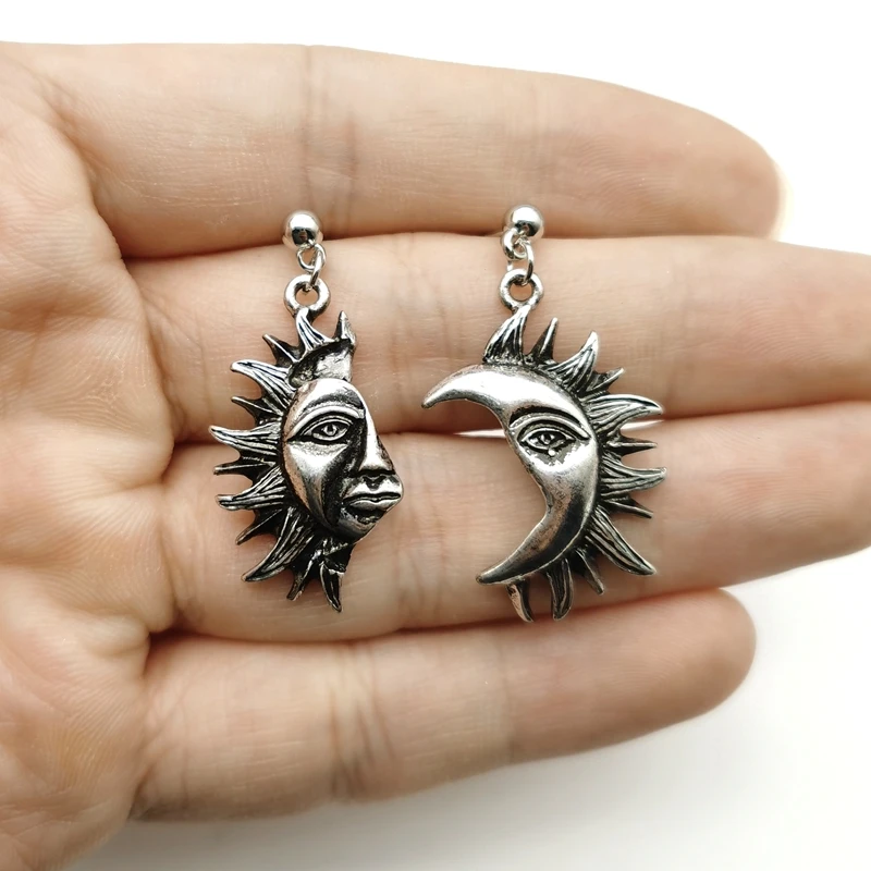 

The New Sun and Moon Ear Studs,Celestial Earrings for Women Nickel-free,witch Gift，Grunge Aesthetic Accessories