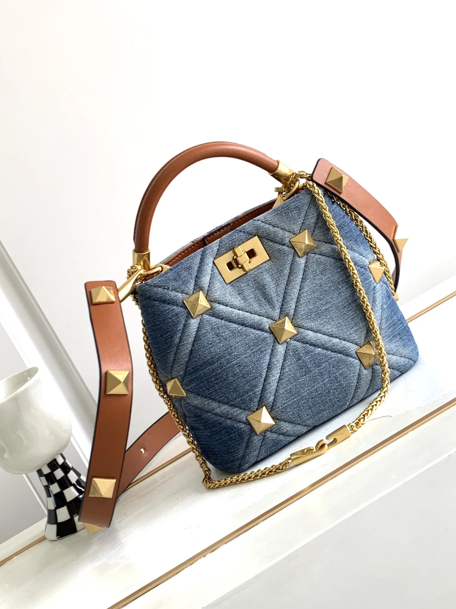 High end Women's Small Bag 2023 New Summer Versatile Popular Chain Shoulder Bag with Genuine Leather Crossbody Bag
High end Women's Small Bag 2023 New Summer Versatile Popular Chain Shoulder Bag with Genuine Leather Crossbody Bag