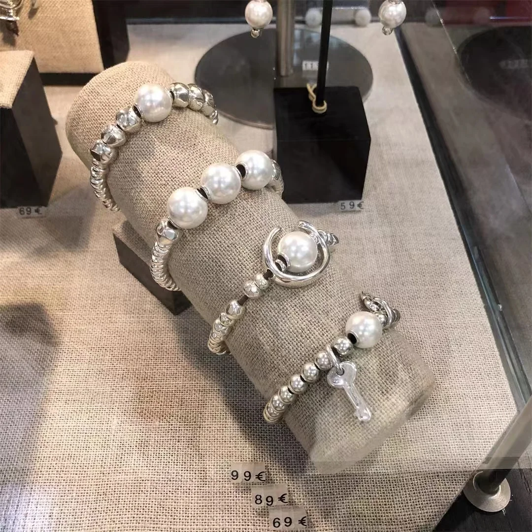 2022 New Fit UNO DE 50 Fashion Electroplating 925 Silver Color pearl Bracelet Rope Niche Popular Jewelry Gift
2022 New Fit UNO DE 50 Fashion Electroplating 925 Silver Color pearl Bracelet Rope Niche Popular Jewelry Gift