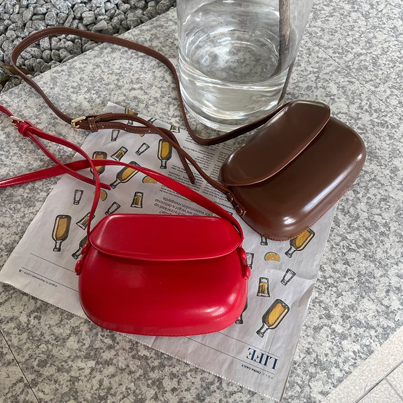 New Retro Ins Style Simple And Versatile Foreign Style High-Quality Texture Women Shoulder Crossbody Tote Saddle Mobile Handbag
New Retro Ins Style Simple And Versatile Foreign Style High-Quality Texture Women Shoulder Crossbody Tote Saddle Mobile Handbag