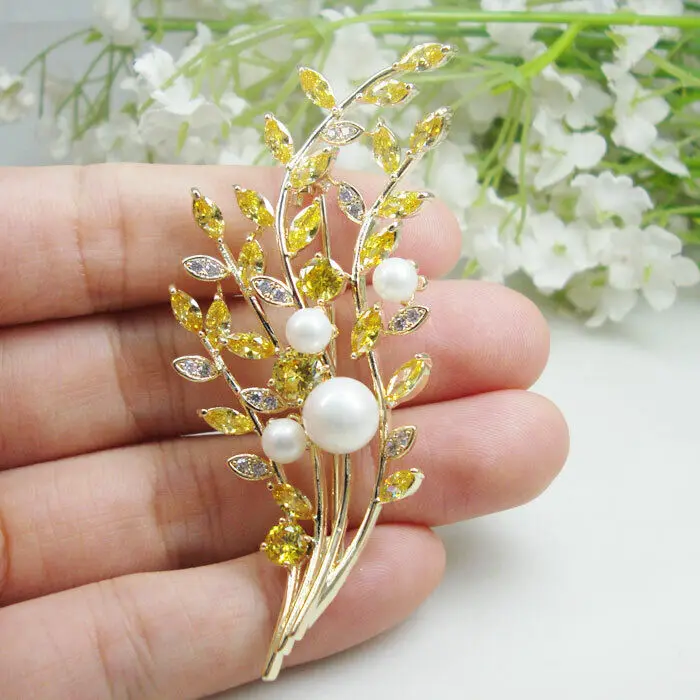 Gold Tone Vintage Yellow Zircon Crystal Woman's Flower Leaf Pearl Brooch Pin
Gold Tone Vintage Yellow Zircon Crystal Woman's Flower Leaf Pearl Brooch Pin