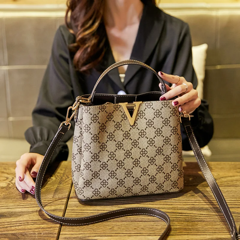 JVK Luxury Women's Shoulder Bags Designer Backpack Crossbody Shoulder Purses Handbag Women Clutch Travel tote Bag
JVK Luxury Women's Shoulder Bags Designer Backpack Crossbody Shoulder Purses Handbag Women Clutch Travel tote Bag