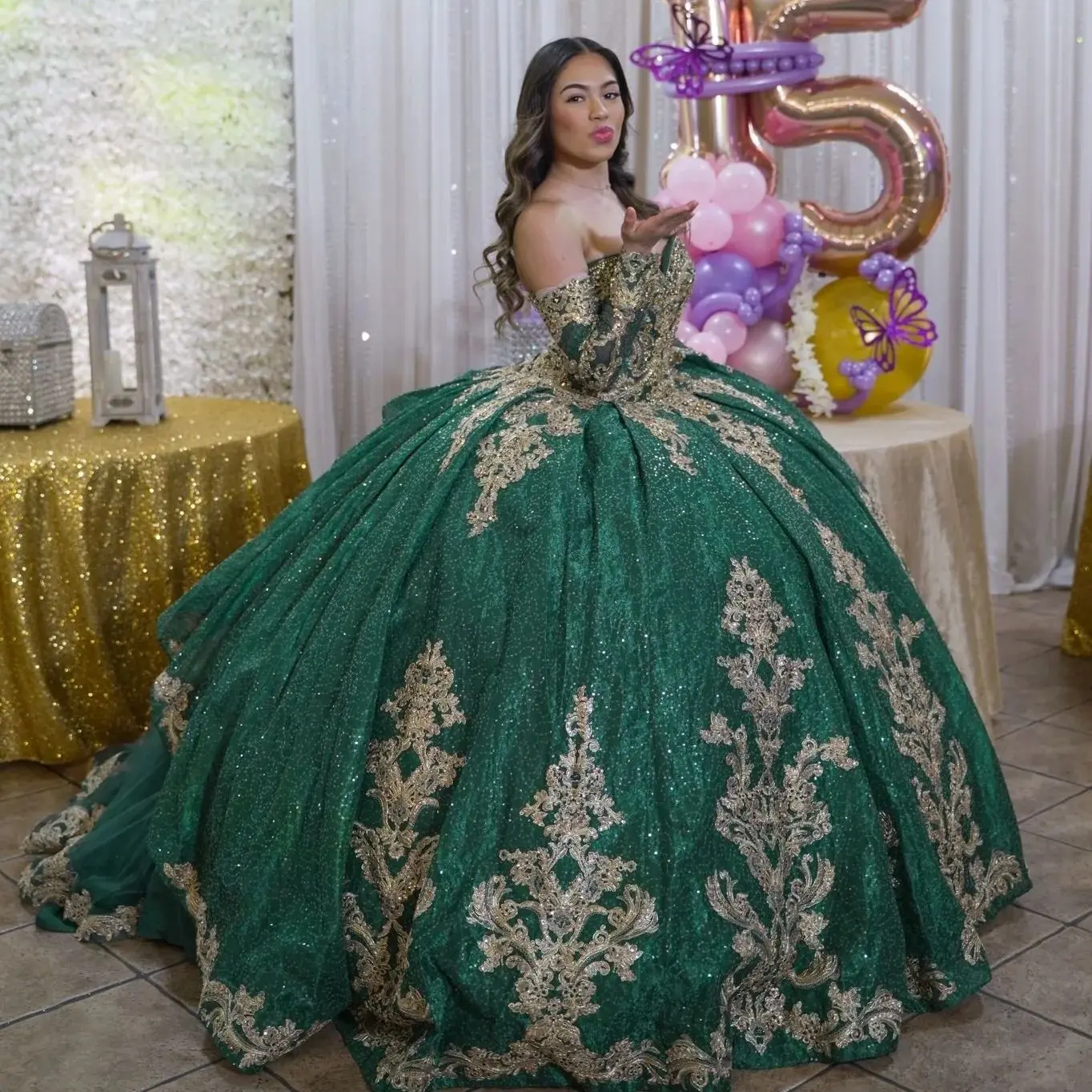 Hunter Green Quinceanera Dresses Off The Shoulder Appliqued Long Sleeve Sweet 15 Prom Gowns Beading vestidos de 16
Hunter Green Quinceanera Dresses Off The Shoulder Appliqued Long Sleeve Sweet 15 Prom Gowns Beading vestidos de 16