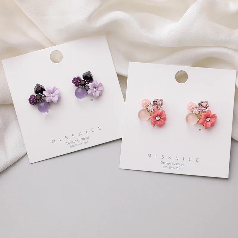 Korean Shiny Crystal Shell Flower Earrings for Women Metal Purple Daisies Rose Statement Stud Earrings Party Jewelry Brincos
Korean Shiny Crystal Shell Flower Earrings for Women Metal Purple Daisies Rose Statement Stud Earrings Party Jewelry Brincos