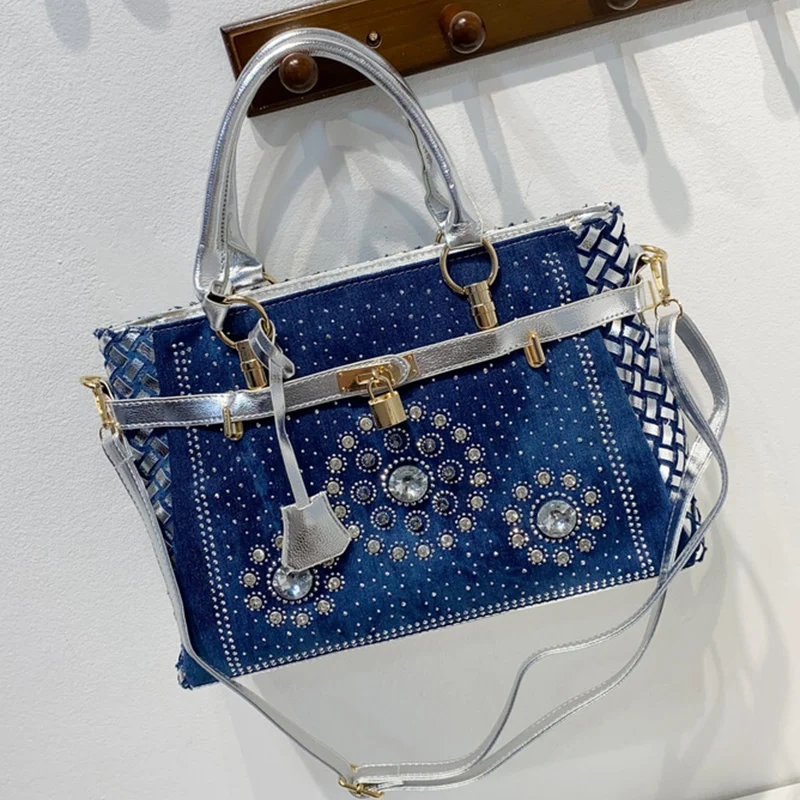 Shoulder Bag for Women Canvas Bag with Diamond Woven Bag Rivet Bag Shoulder Portable Messenger Bag Trendy Fashion Jean Handbag
Shoulder Bag for Women Canvas Bag with Diamond Woven Bag Rivet Bag Shoulder Portable Messenger Bag Trendy Fashion Jean Handbag