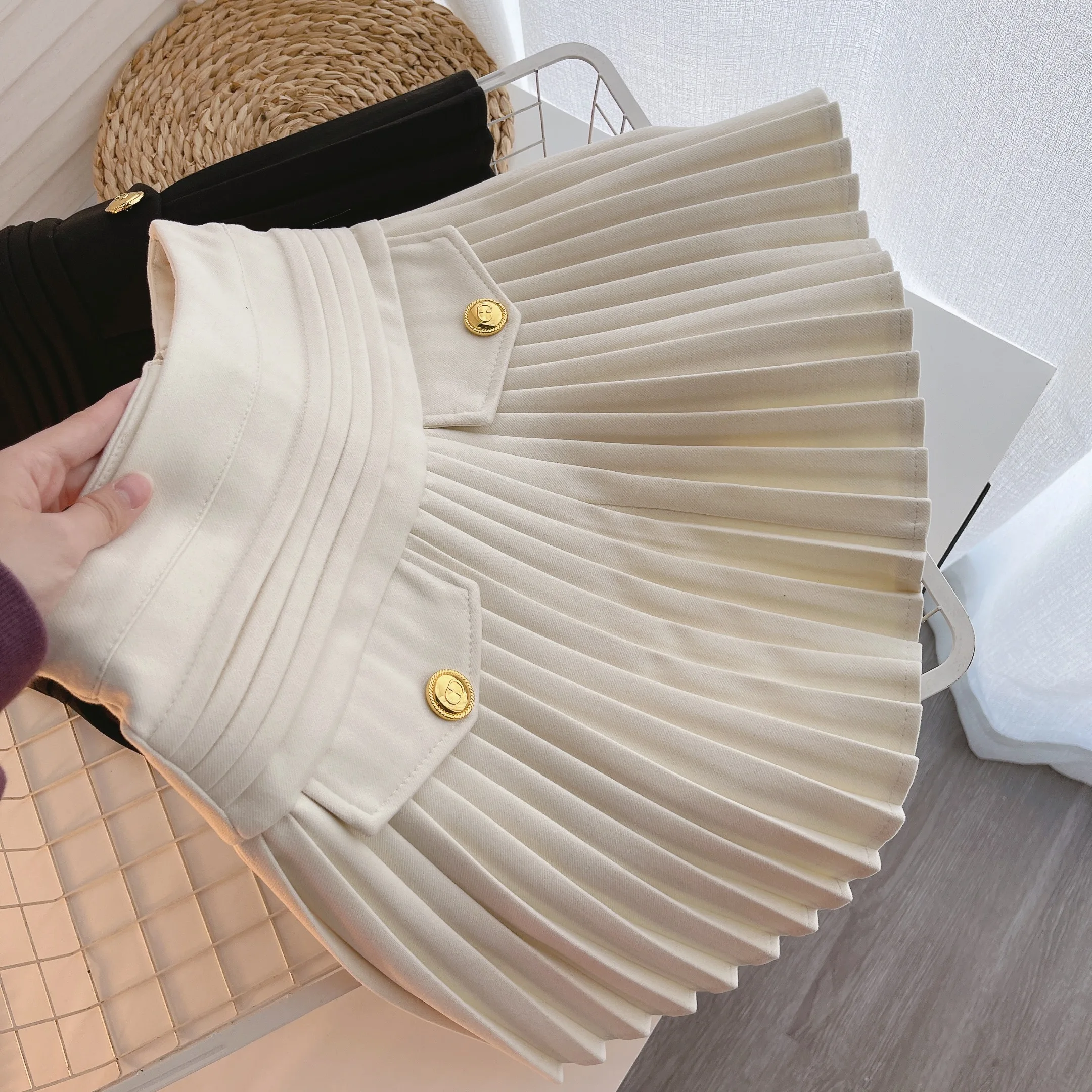 New Chic High Waist A-line Pleated Skirt Women Mini Skirt Women All-match Woolen Skirts
New Chic High Waist A-line Pleated Skirt Women Mini Skirt Women All-match Woolen Skirts