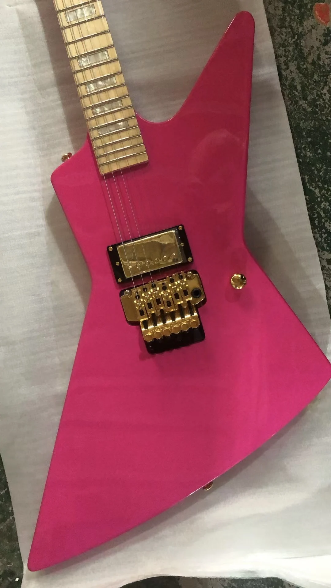 Custom Pink 6 Strings Electric Guitar Inlays White Pearl Block Gold Hardware Bridge Tremo Glossy Finish Free Delivery
Custom Pink 6 Strings Electric Guitar Inlays White Pearl Block Gold Hardware Bridge Tremo Glossy Finish Free Delivery
