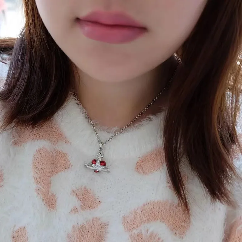 European and American fashion Burgundy black big love Saturn necklace
European and American fashion Burgundy black big love Saturn necklace