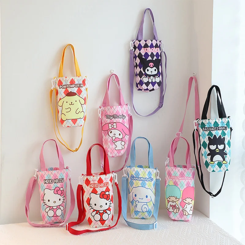 Cute Cartoon Sanrioed Canvas Water Cup Set Kawaii MyMelody Kuromi Cinnamoroll Messenger Portable Shoulder Dual Water Bottle Bag
Cute Cartoon Sanrioed Canvas Water Cup Set Kawaii MyMelody Kuromi Cinnamoroll Messenger Portable Shoulder Dual Water Bottle Bag
