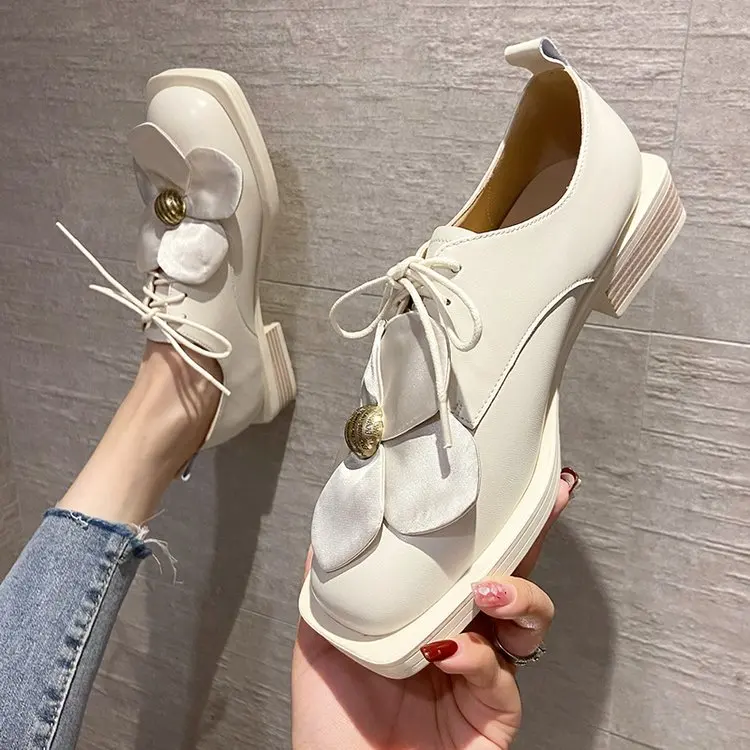 2022 New Fashion Elegant Ladies Square Toe Flower Ladies Flat Casual Shoes Solid Color Lace-Up Bottom Heel beige
2022 New Fashion Elegant Ladies Square Toe Flower Ladies Flat Casual Shoes Solid Color Lace-Up Bottom Heel beige