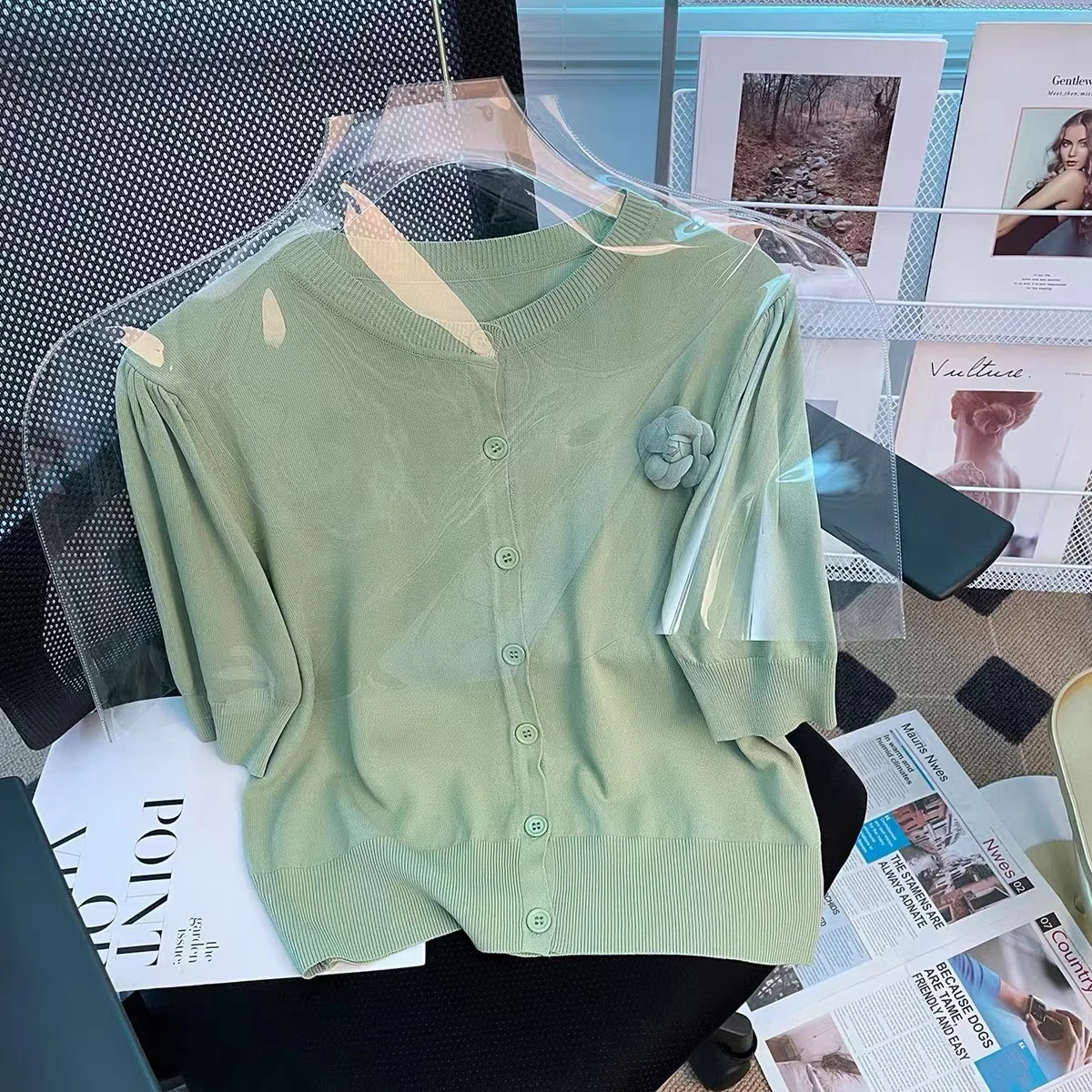 Женский трикотажный кардиган с коротким рукавом, однобортный тонкий кардиган с цветочным принтом и круглым вырезом, лето 2022
Женский трикотажный кардиган с коротким рукавом, однобортный тонкий кардиган с цветочным принтом и круглым вырезом, лето 2022