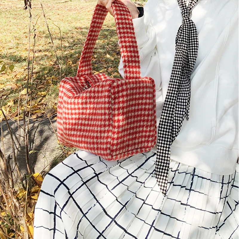 Pillow Small Square Bag Armpit Woolen Casual Bag Small Size Large Capacity Thousand Bird Grid Bag Women's Bags Handbag Bagutte
Pillow Small Square Bag Armpit Woolen Casual Bag Small Size Large Capacity Thousand Bird Grid Bag Women's Bags Handbag Bagutte