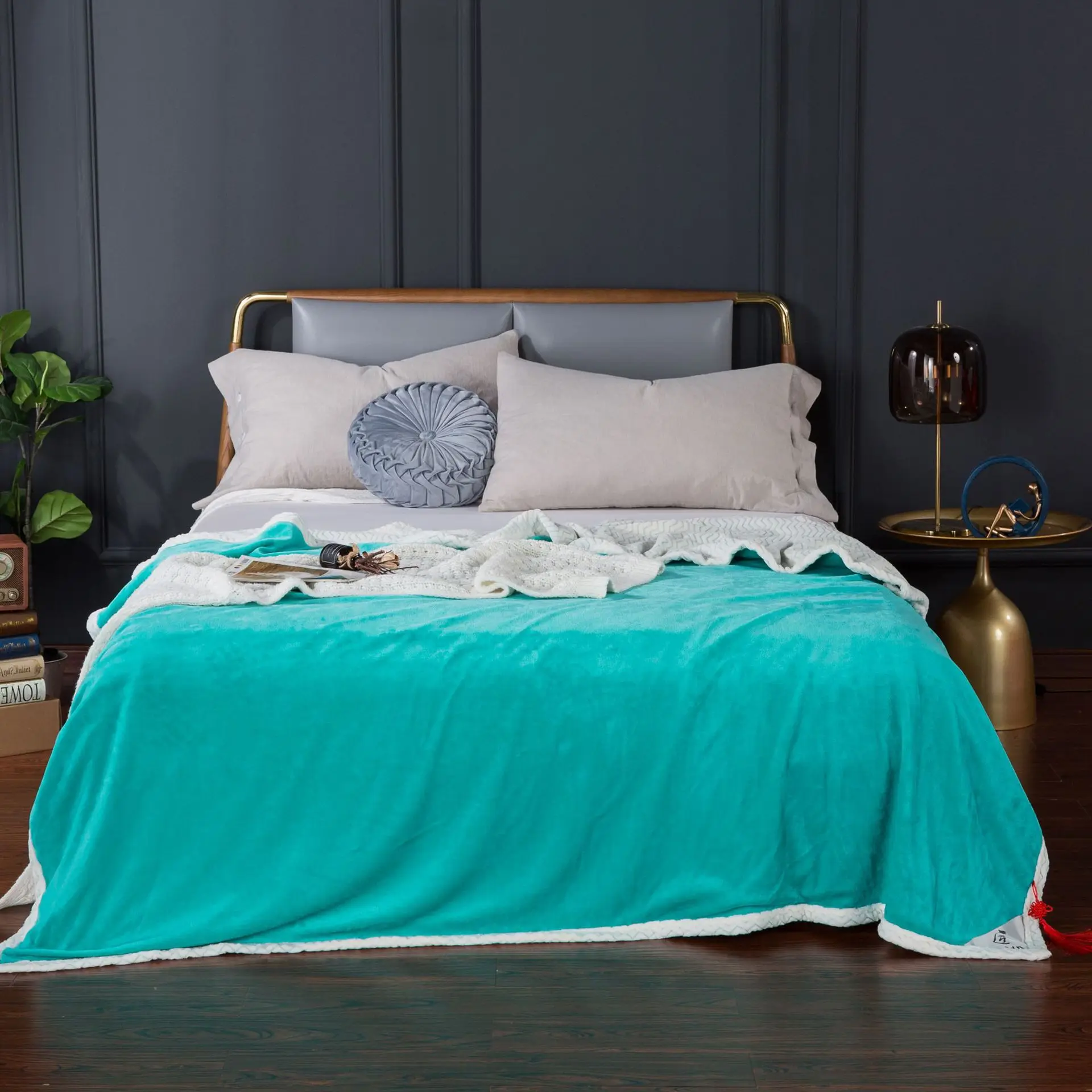 Magic Velvet Quilt Duvet Cover Bedding Set 150 220x240Simple Luxury Winter Warm Thickened Snow Fleece Solid Colors Gray Yellow
Magic Velvet Quilt Duvet Cover Bedding Set 150 220x240Simple Luxury Winter Warm Thickened Snow Fleece Solid Colors Gray Yellow