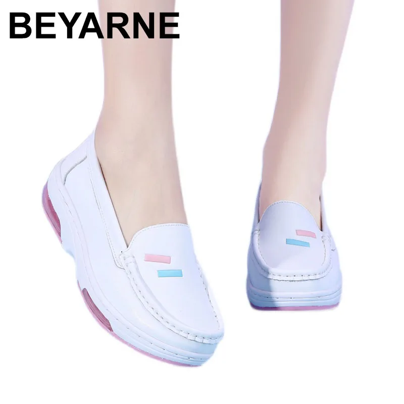 Women White Nurse Shoes Soft Sole Genuine Leather Female Slip-on Ballet Footwear Nurse Work Loafers High Quality Plus Size 34-40
Women White Nurse Shoes Soft Sole Genuine Leather Female Slip-on Ballet Footwear Nurse Work Loafers High Quality Plus Size 34-40