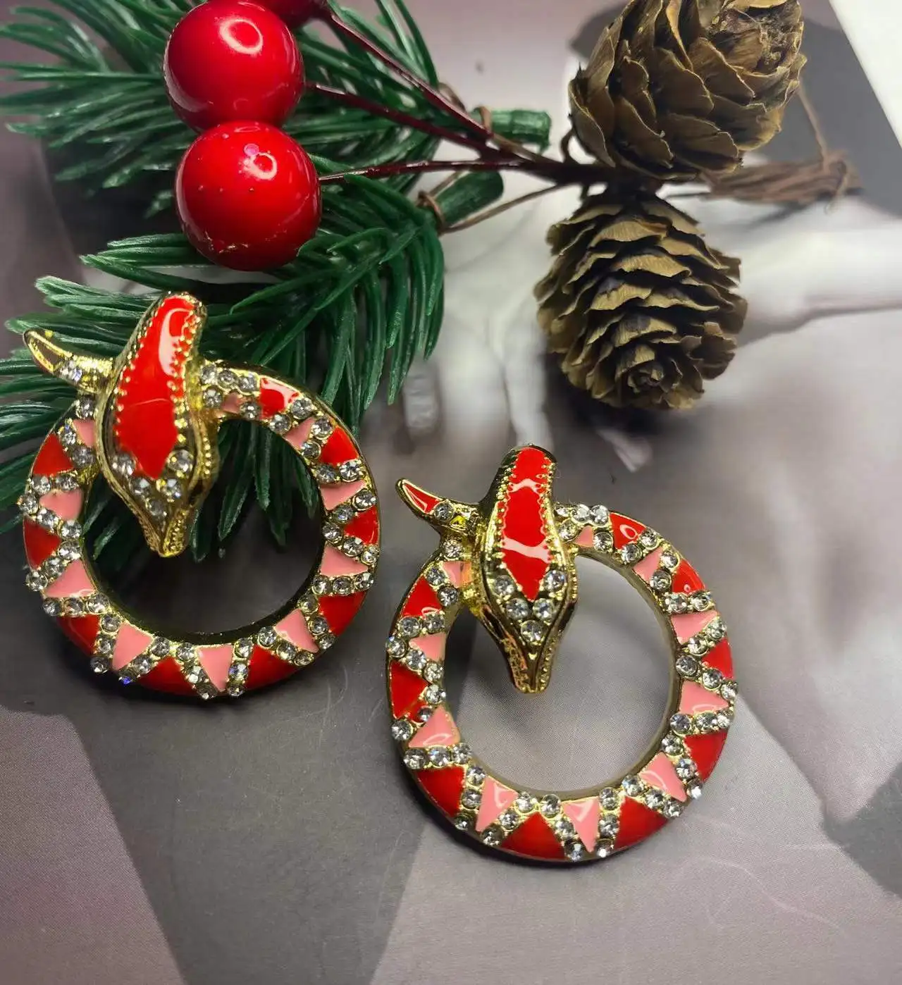 2022 Creative Rhinestone Snake Earrings for Woman Exaggerated Alloy Animal Earrings Wholesale
2022 Creative Rhinestone Snake Earrings for Woman Exaggerated Alloy Animal Earrings Wholesale
