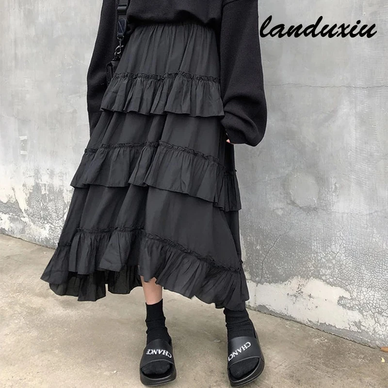 Длинная женская юбка средней длины с рюшами и высокой талией
Длинная женская юбка средней длины с рюшами и высокой талией