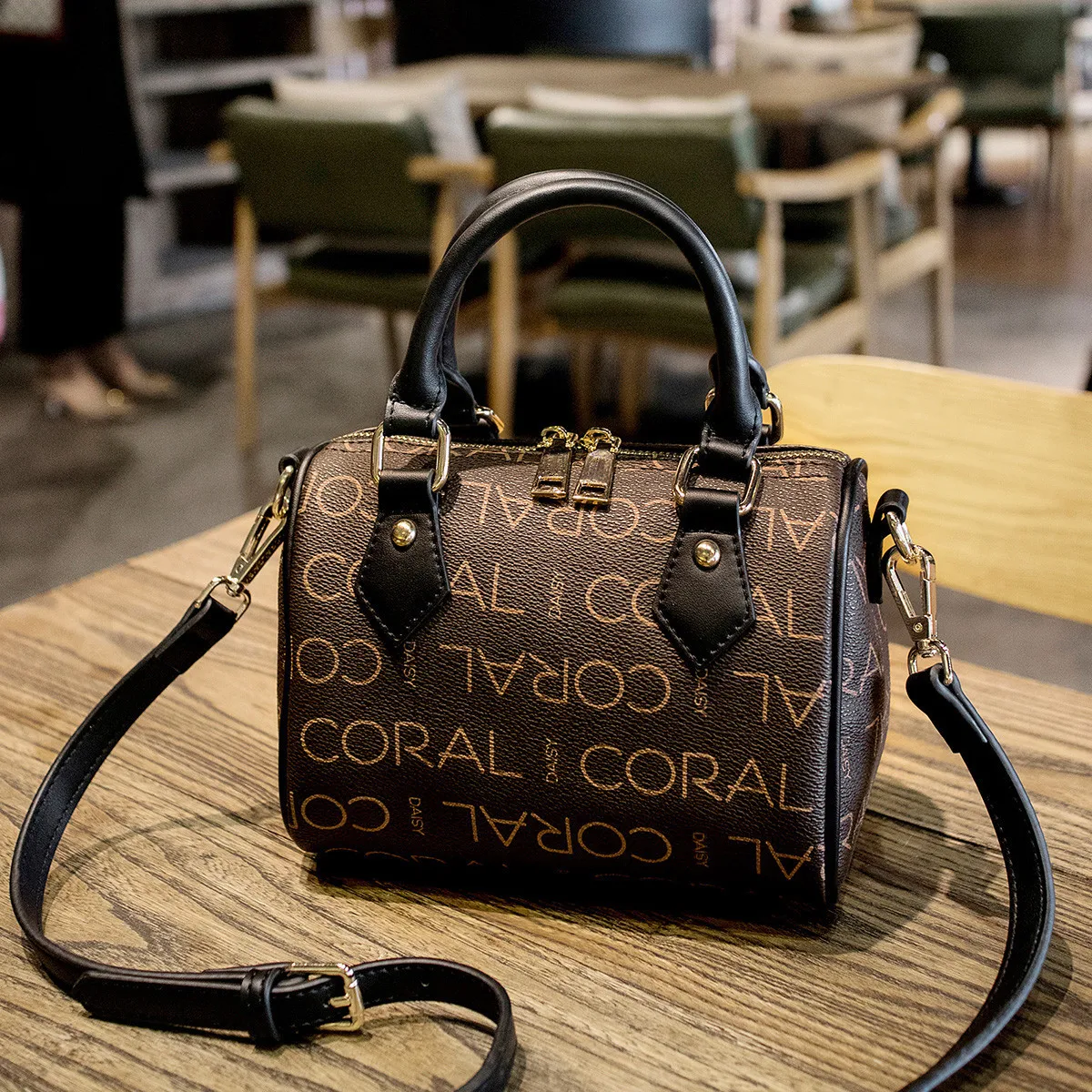2021 New Trend Single Shoulder Messenger Handbags High Quality Boston Bag for Women Ladies Trendable Purses and Handbags Gg Cc
2021 New Trend Single Shoulder Messenger Handbags High Quality Boston Bag for Women Ladies Trendable Purses and Handbags Gg Cc