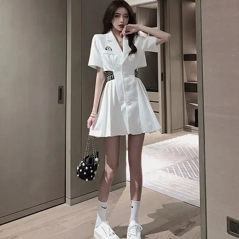 Simple yet Elegant Women's Short Sleeve Dress with Suit Collar and Elastic Waist for Summer
Simple yet Elegant Women's Short Sleeve Dress with Suit Collar and Elastic Waist for Summer