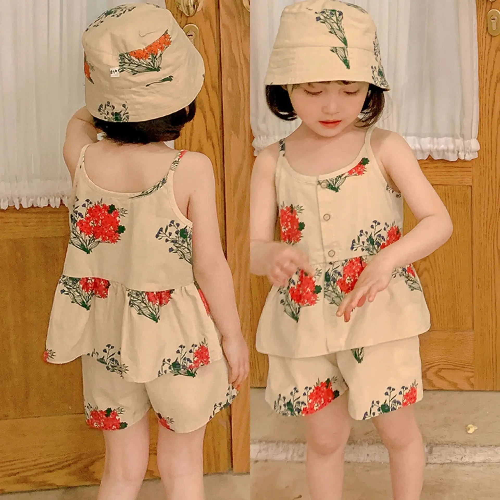 Children's Flower Set Summer Girls' Suspender Shirt Shorts Hat Three-Piece Children's Clothing Toddler Girls' Suit Retro
Children's Flower Set Summer Girls' Suspender Shirt Shorts Hat Three-Piece Children's Clothing Toddler Girls' Suit Retro