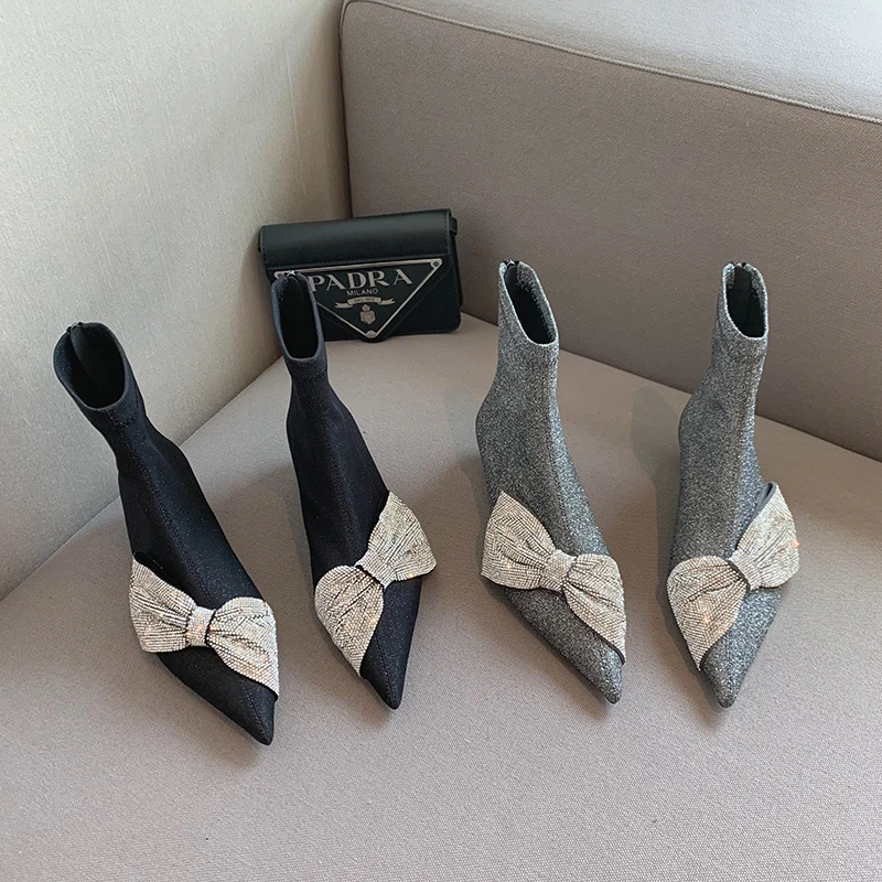 Модные женские ботильоны с острым носком, блестящие тканевые Стразы с бантом, дизайнерские тонкие низкие каблуки, короткие ботинки челси, Р...
Модные женские ботильоны с острым носком, блестящие тканевые Стразы с бантом, дизайнерские тонкие низкие каблуки, короткие ботинки челси, Р...