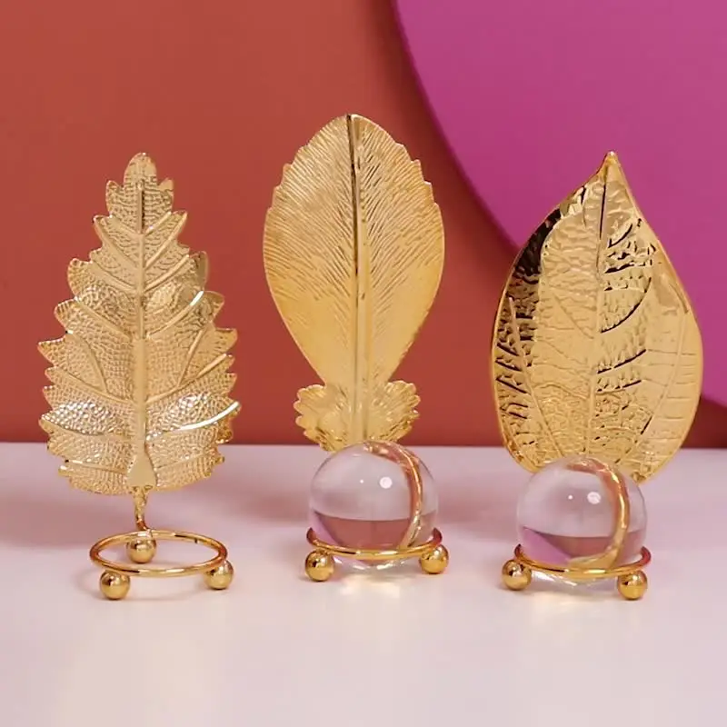 Nordic Luxury Golden Crystal Ball Ornaments Wrought Iron Leaves Decoration Home Desktop Wine Cabinet Porch Decor Holiday Gifts
Nordic Luxury Golden Crystal Ball Ornaments Wrought Iron Leaves Decoration Home Desktop Wine Cabinet Porch Decor Holiday Gifts