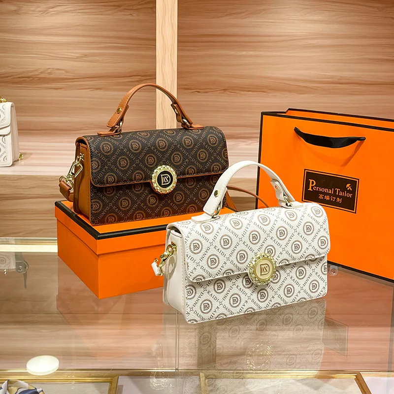 2023 New Luxury Popular High Quality Women's Small Square Bag Handheld Casual Bag Temperament One Shoulder Crossbody Bag
2023 New Luxury Popular High Quality Women's Small Square Bag Handheld Casual Bag Temperament One Shoulder Crossbody Bag