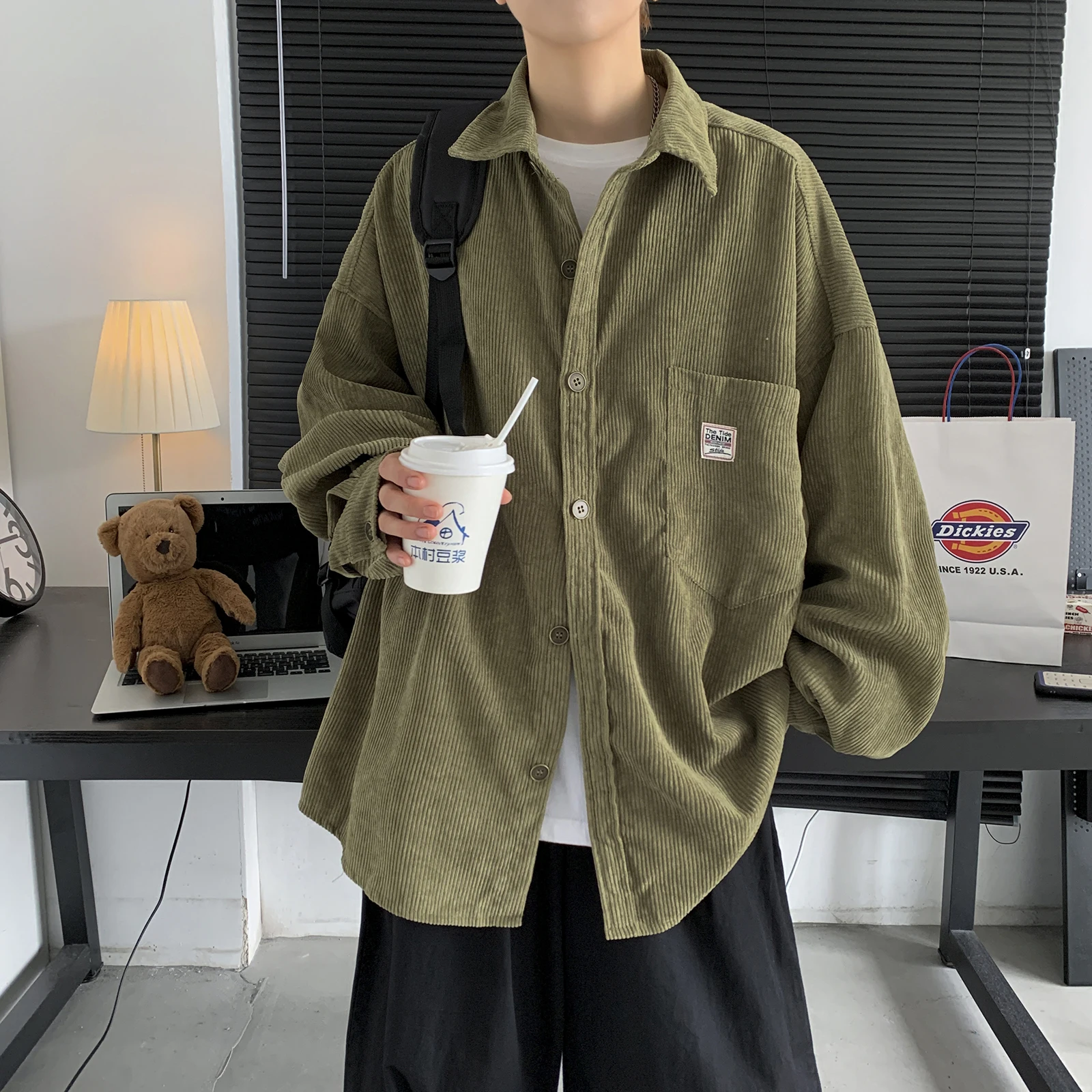 Euow Men's Corduroy Long Sleeve Shirts Autumn Korean Shirt Unisex Fashion Casual Oversize Shirt Printed Clothing
Euow Men's Corduroy Long Sleeve Shirts Autumn Korean Shirt Unisex Fashion Casual Oversize Shirt Printed Clothing