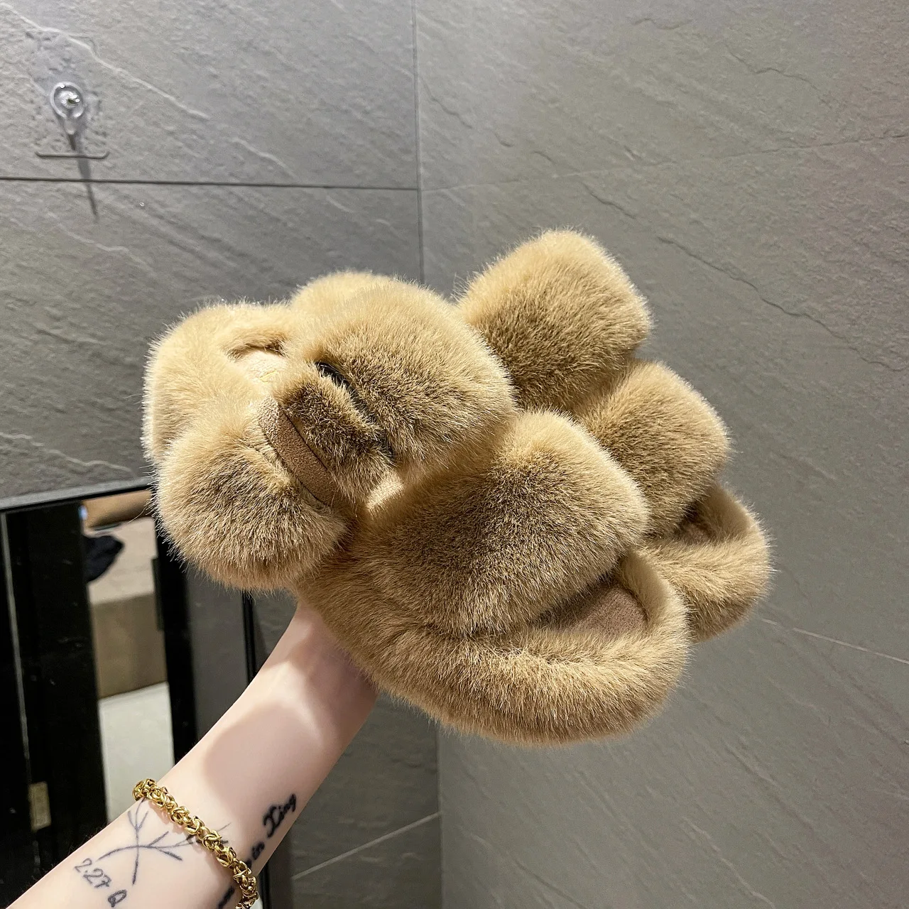 Thick-soled Slippers Women's 2021 New Winter Fashion Korean Version Of Wool And Cotton Slippers For Home Wear
Thick-soled Slippers Women's 2021 New Winter Fashion Korean Version Of Wool And Cotton Slippers For Home Wear