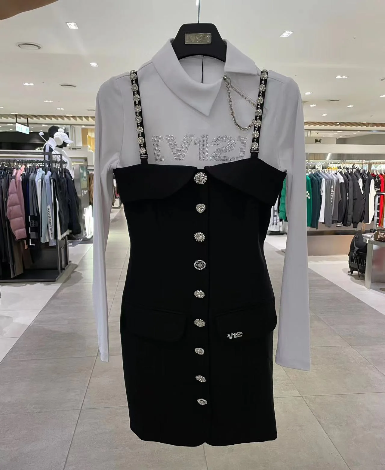 Ladies Golf Dress 2023 Spring New High-quality Dress Blingbling Shoulder/Button Sporty Skirts W922488
Ladies Golf Dress 2023 Spring New High-quality Dress Blingbling Shoulder/Button Sporty Skirts W922488